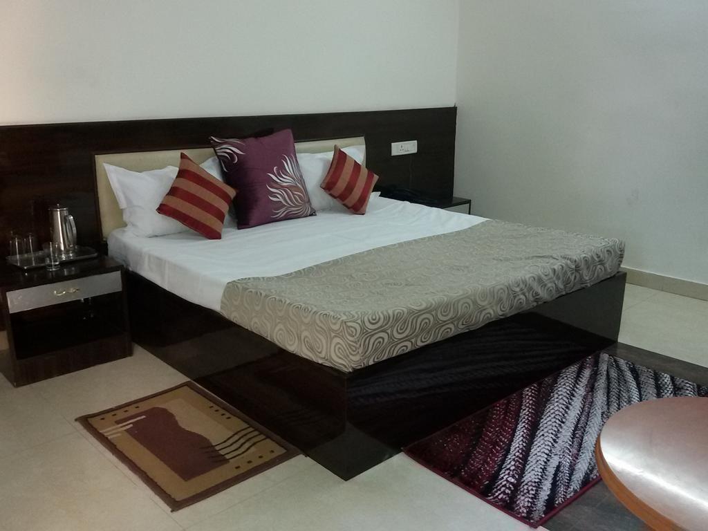 Hotel Kanishka Kanpur Habitación foto