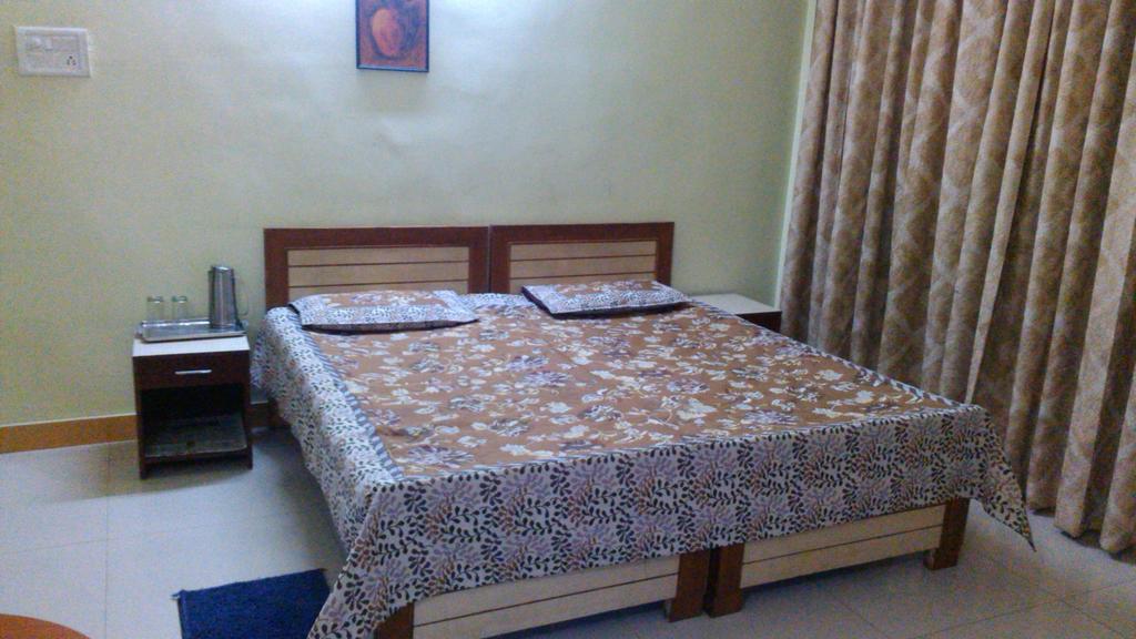 Hotel Kanishka Kanpur Habitación foto