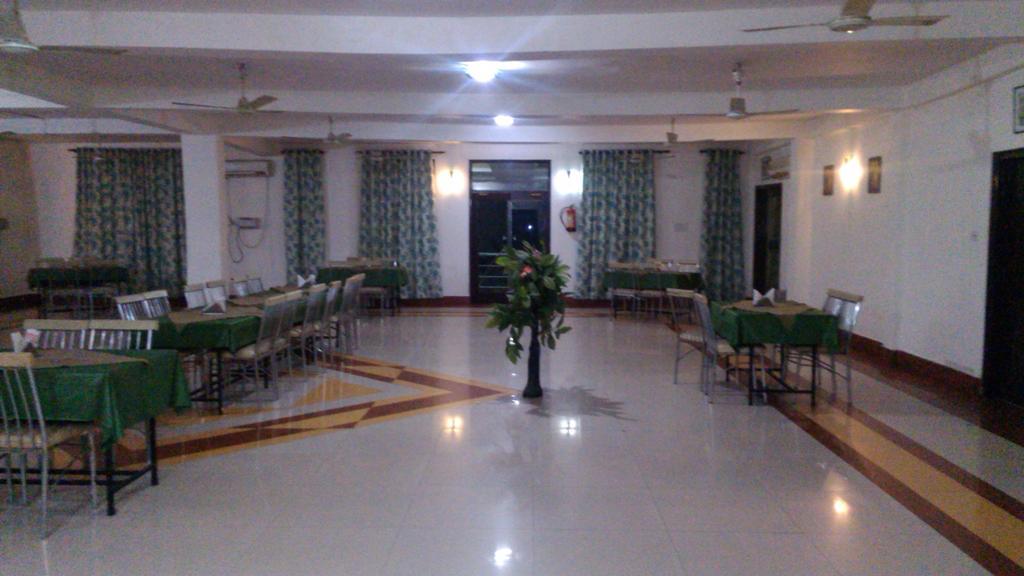 Hotel Kanishka Kanpur Exterior foto